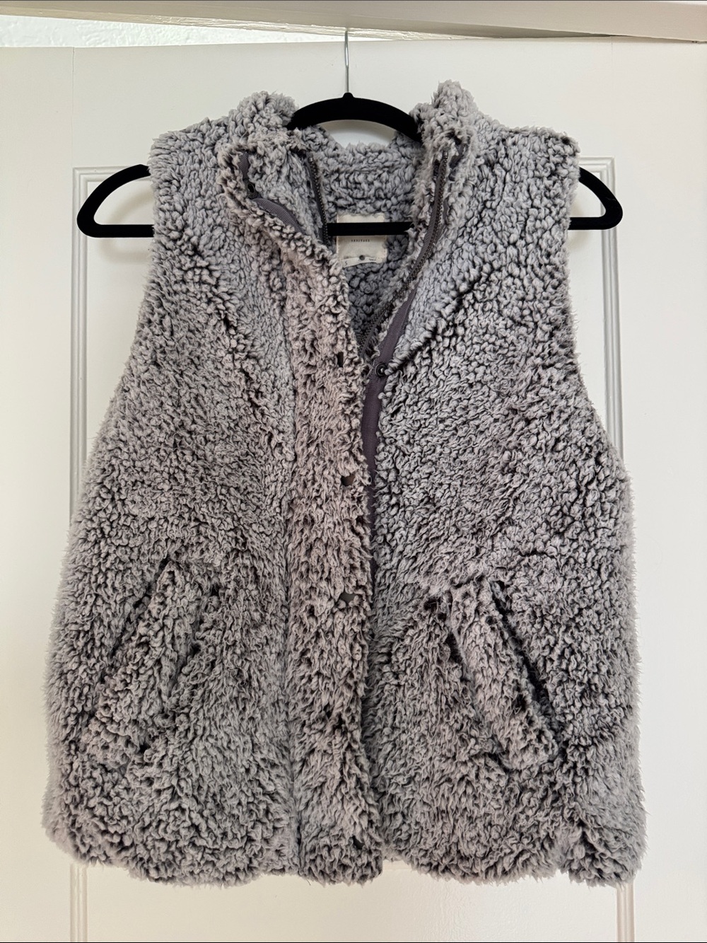 Harper Plush Sherpa Vest in Light Gray